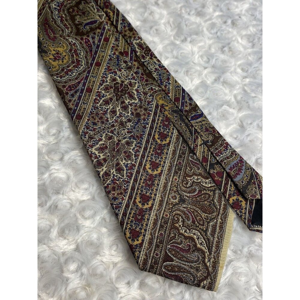 Saks Fifth Avenue 100% Men’s Silk Tie Made In USA Burgundy Gold Paisley